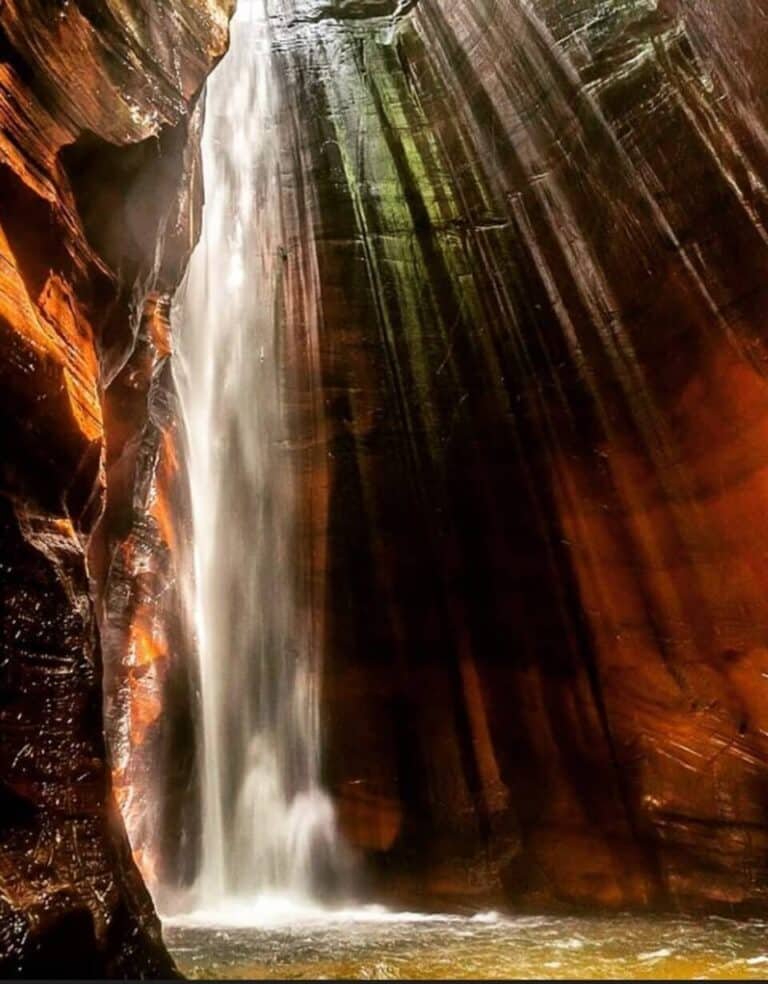 Santuário de pedra caída