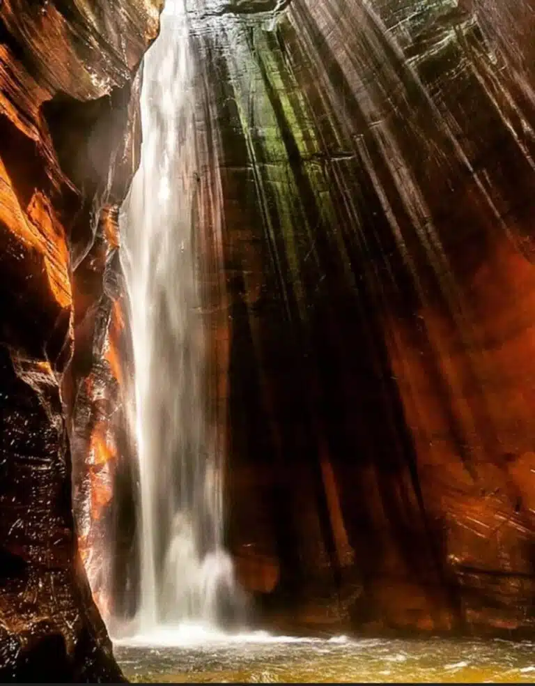 Santuário de pedra caída